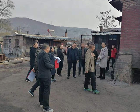 縣委、鎮(zhèn)府領(lǐng)導(dǎo)煤改電驗收工程